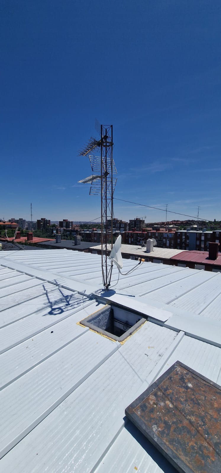 instalación tejado de panel sandwich en Madrid