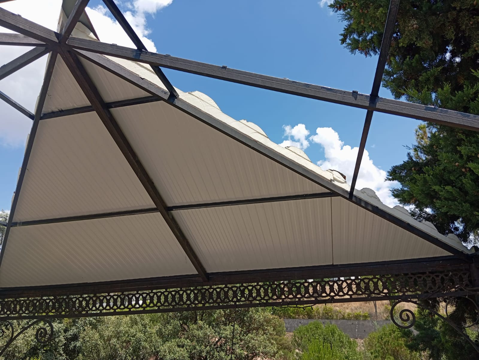 instalación tejado de panel sandwich en Madrid